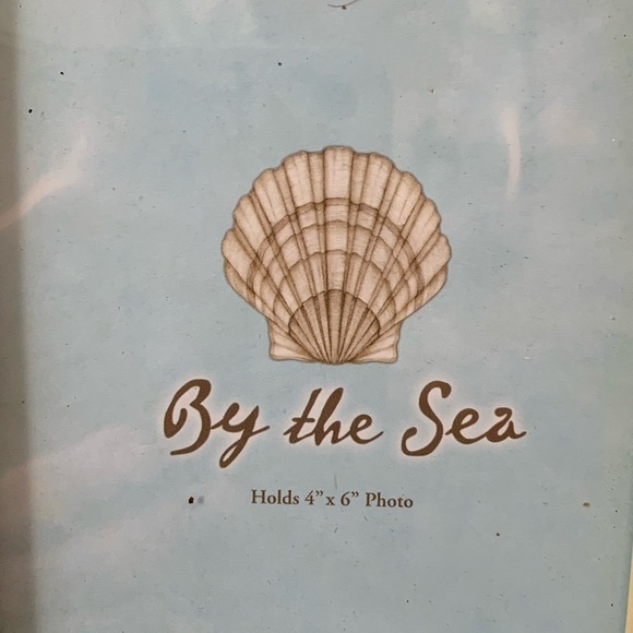 Shell-Embellished Photo Frame - Picture 6 of 7